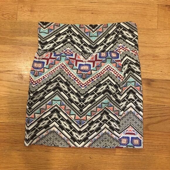 Charlotte Russe medium stretchy fitted mini skirt - Picture 1 of 1